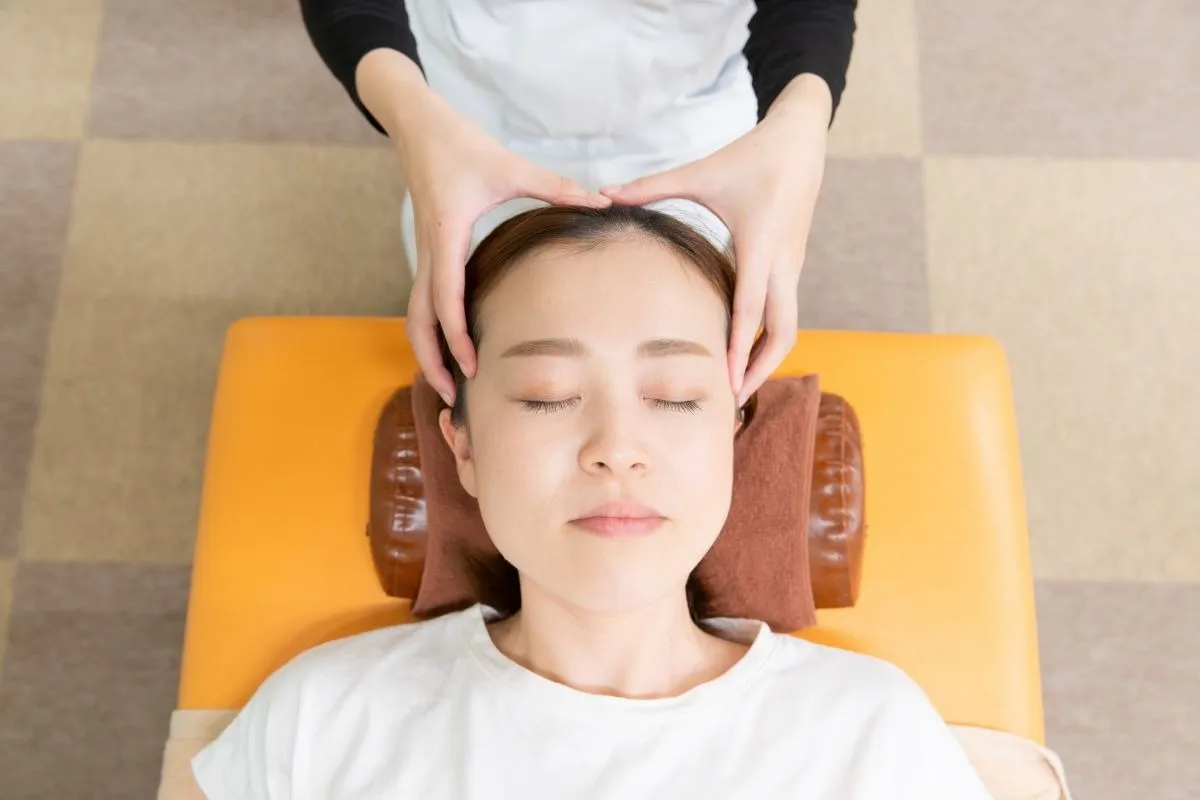 小顔矯正で老廃物を排出する方法とは？効果的な施術と頻度を解説